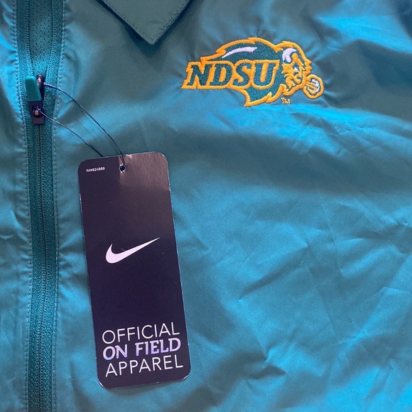 Nike NDSU short sleeve windbreaker - Picture 2 of 6